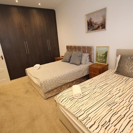 Great West Road Apartments Flat C London Exterior photo