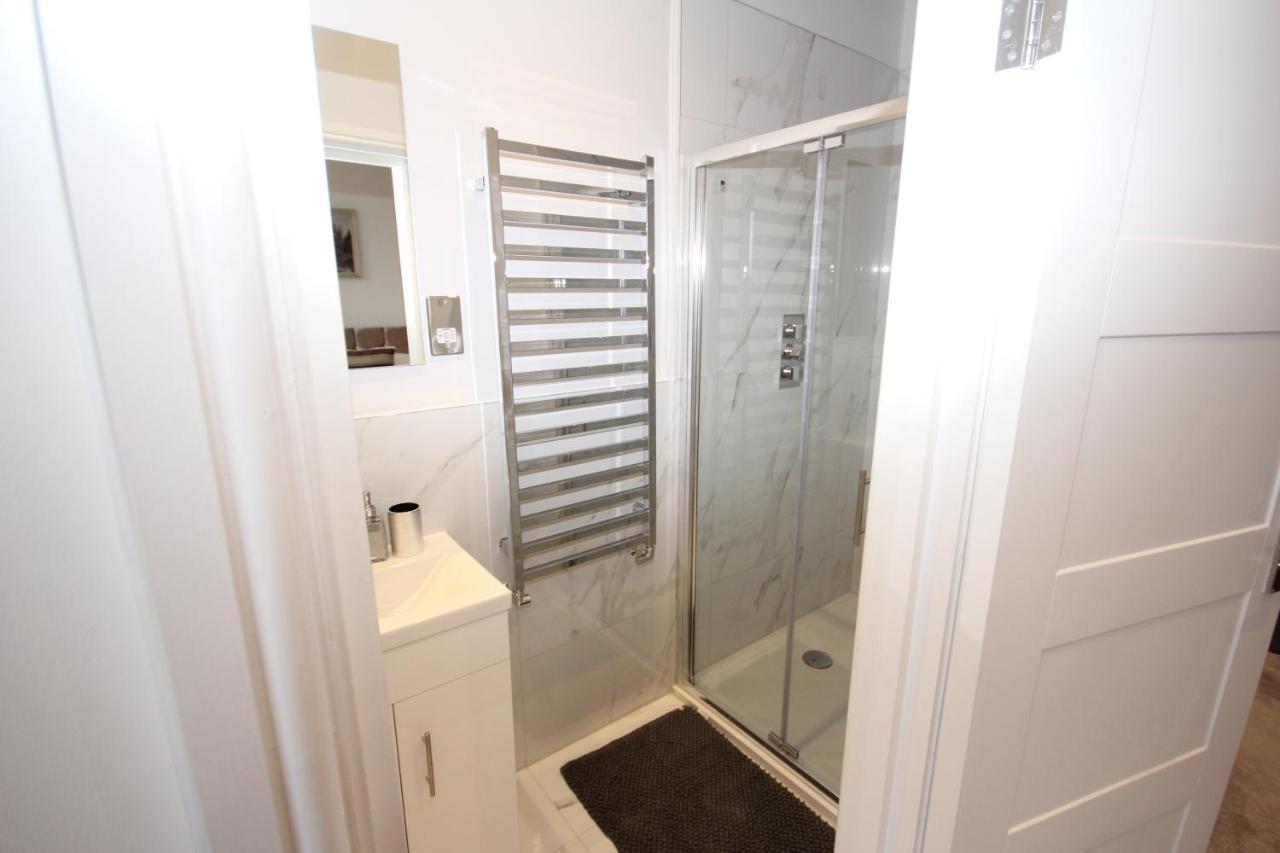 Great West Road Apartments Flat C London Exterior photo