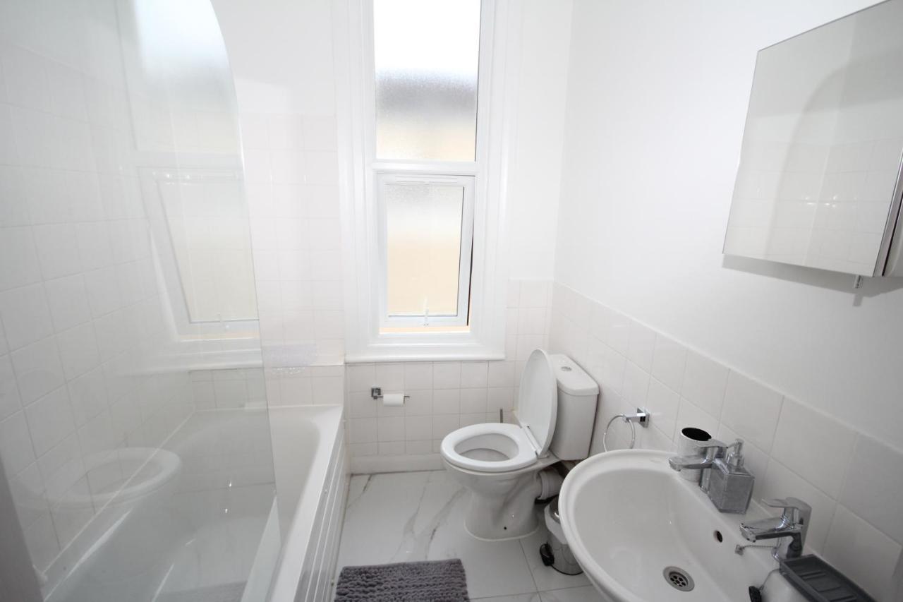 Great West Road Apartments Flat C London Exterior photo